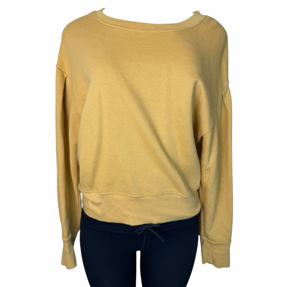 Madewell pleated sleeve mustard yellow l
Pullover sweatshirt small